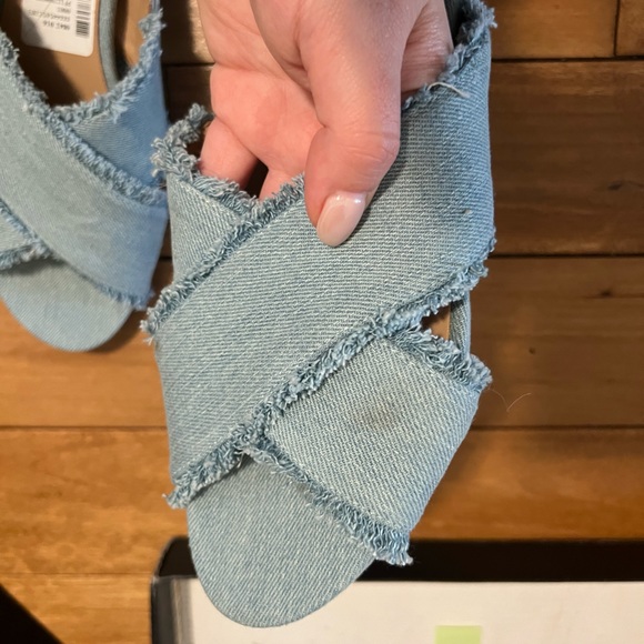 Saks Fifth Avenue Denim Sandal slides - size women’s 9 - Picture 8 of 8